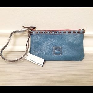 Dooney & Bourke Wristlet 💙